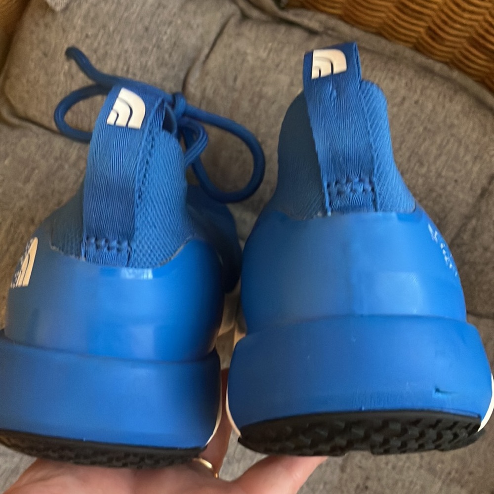 The North Face sneakers 8.5 - Picture 5 of 12